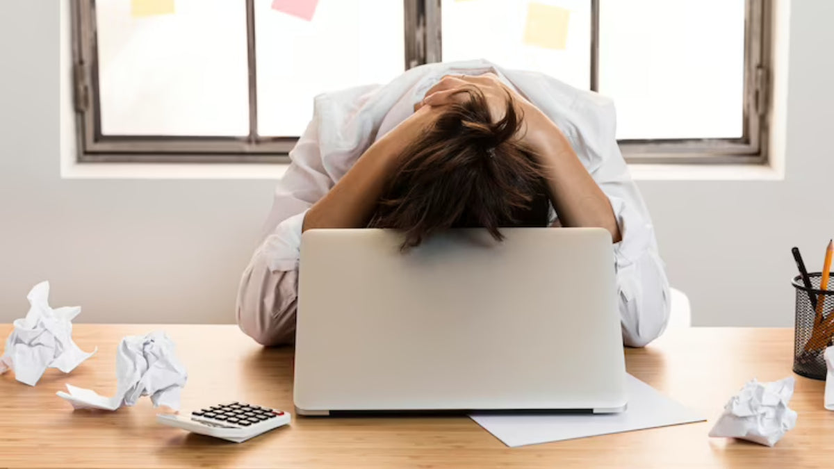 Burnout Symptome: 10 Anzeichen, die du früh erkennen solltest